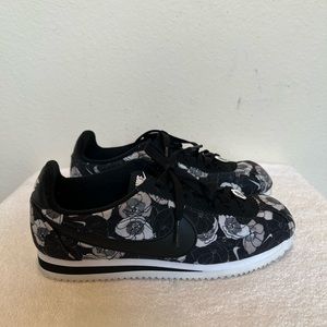 Nike women’s sneakers